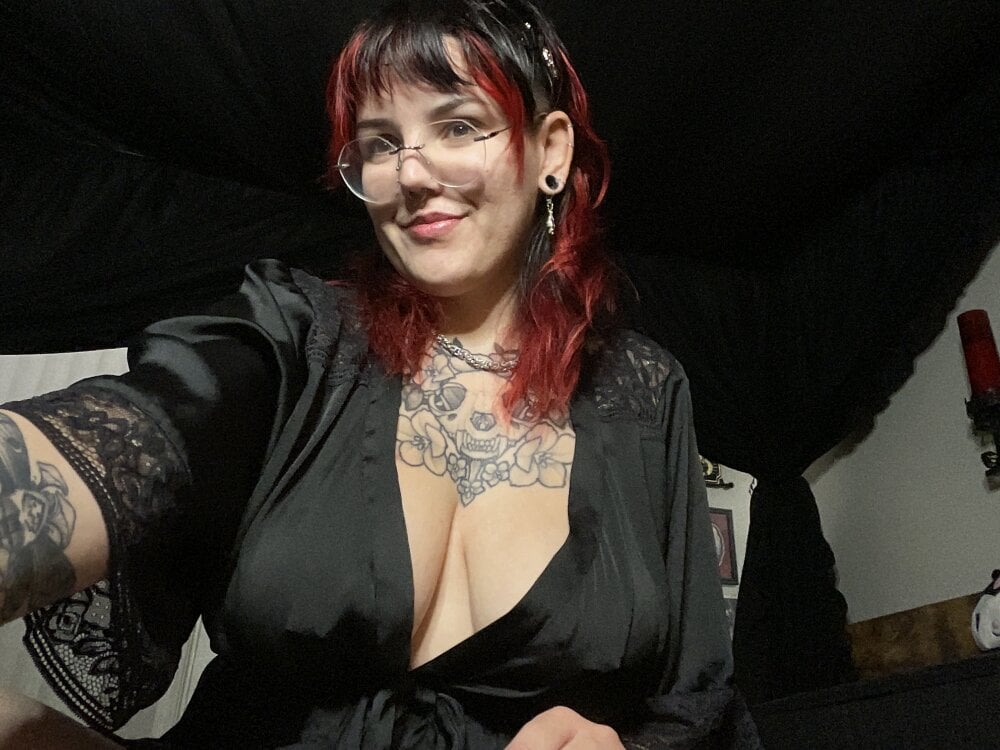 myliveeroticcams.com sagiebabie livesex profile in i-live-in-the-sunflower-field cams