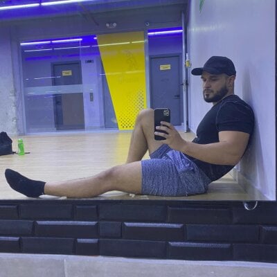 thomas_g27 from stripchat