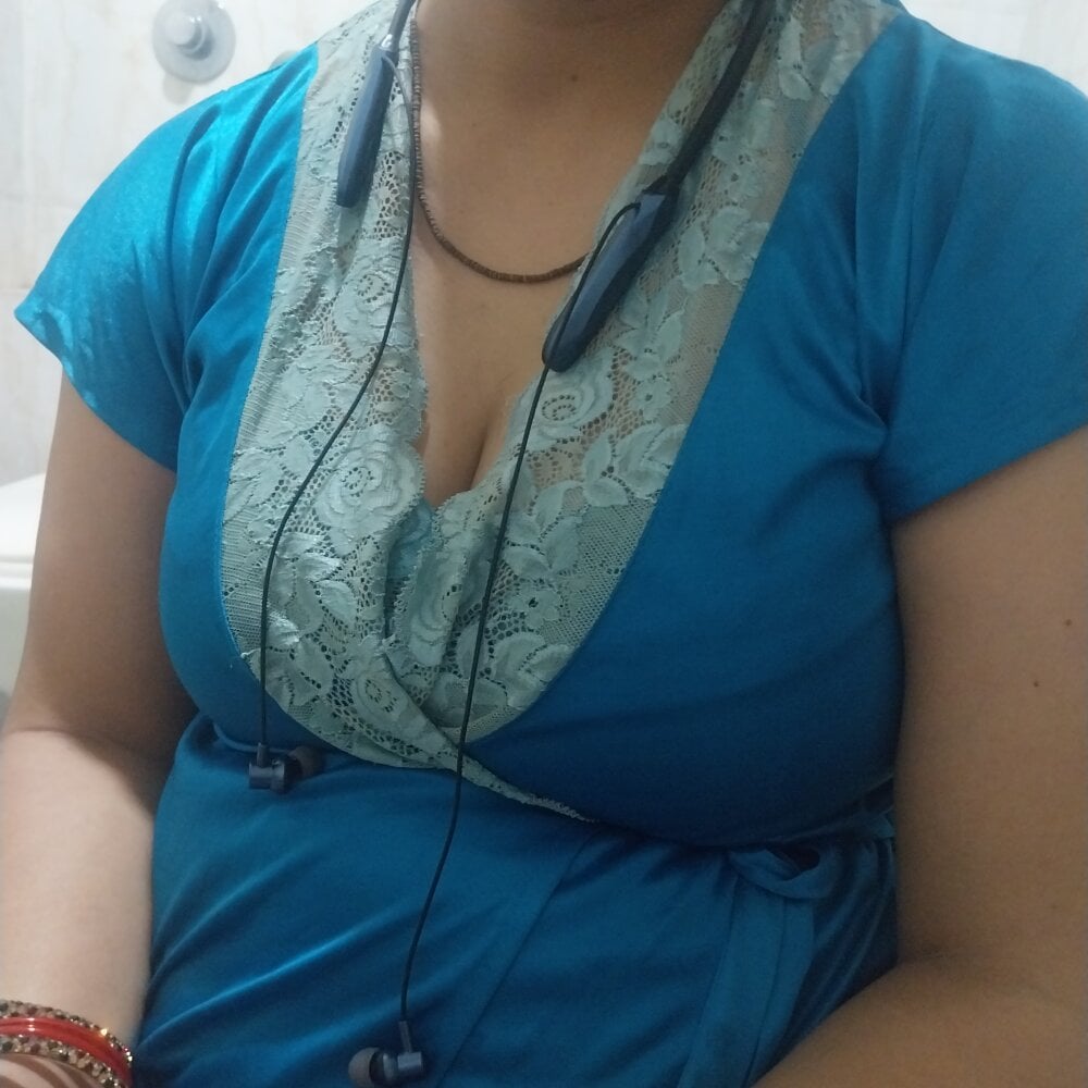 HotNancyBhabhi's Offline Chat Room