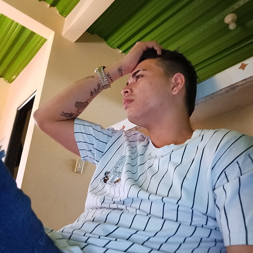 A21dres' Offline XXX Chat