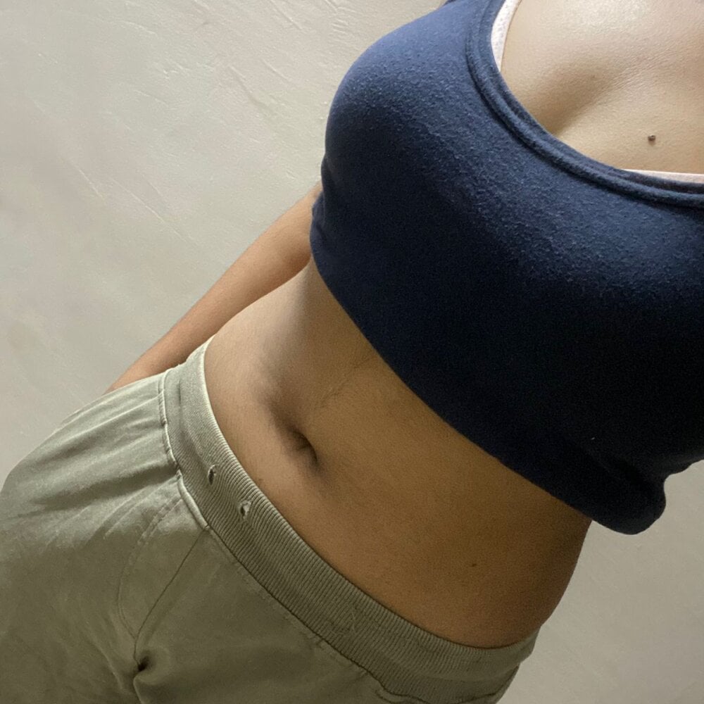 riya-6969 from stripchat