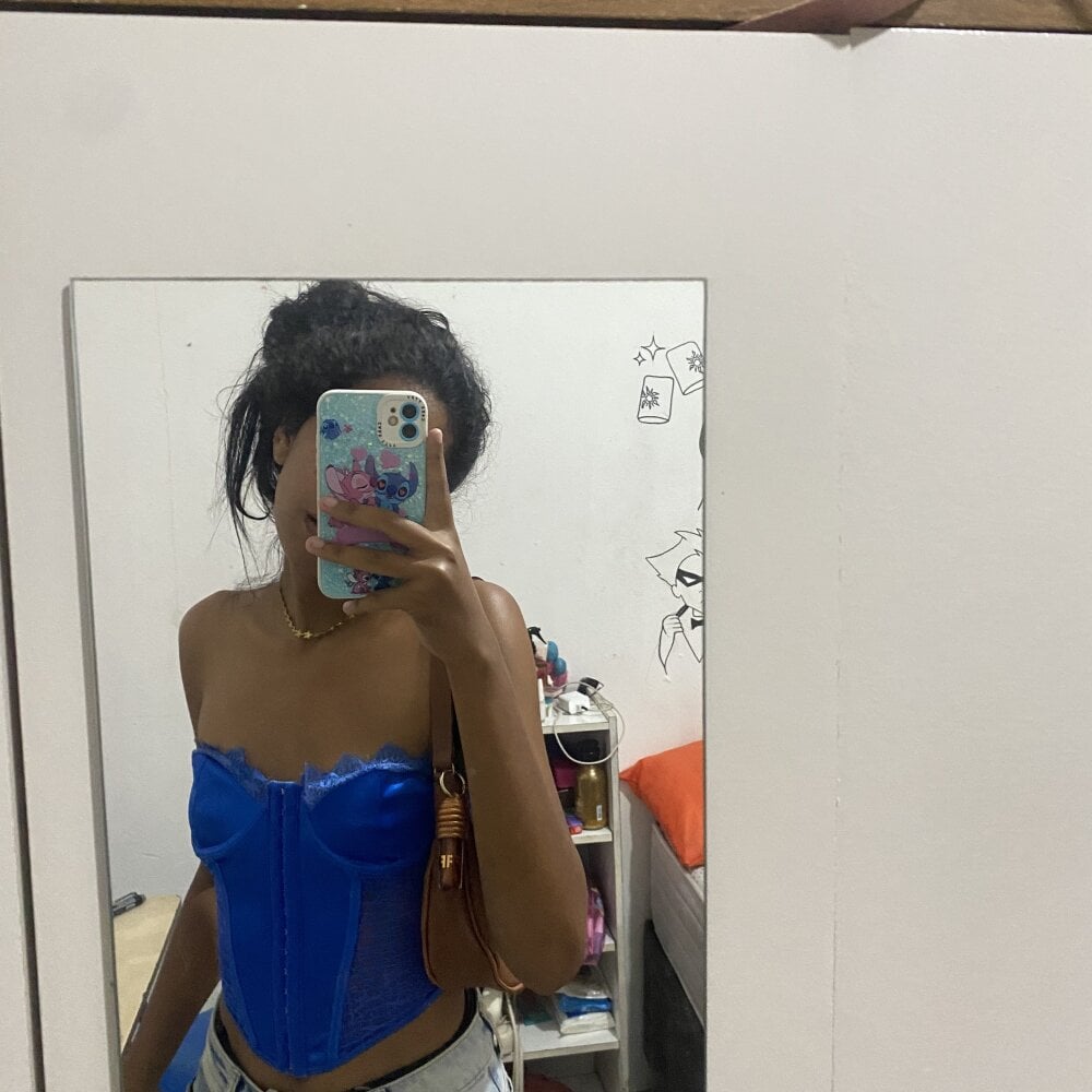 stripchat suzy_model webcam profile pic via 247camsex.com