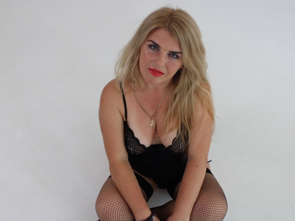 Julya_Barbi profile