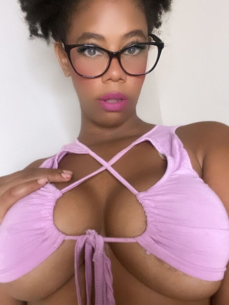 Live sex webcam photo for KattheBrownn #289302344