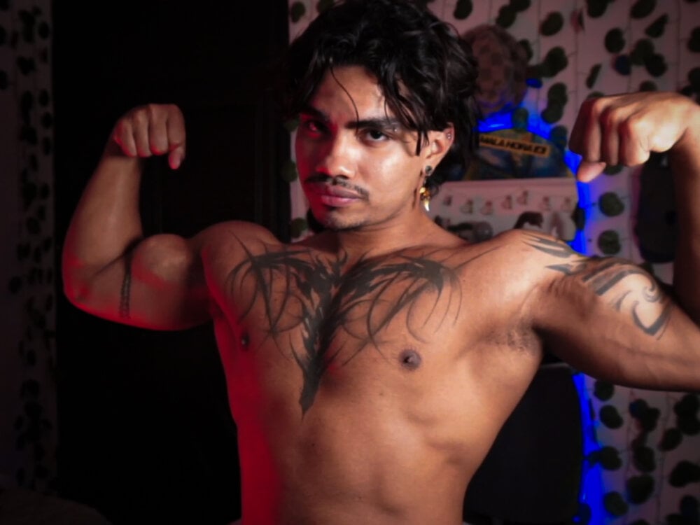 young_laroi from stripchat