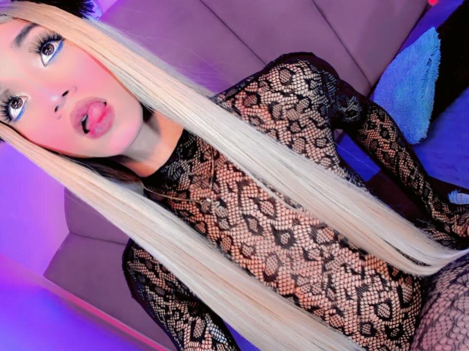 nauthy_girl from stripchat