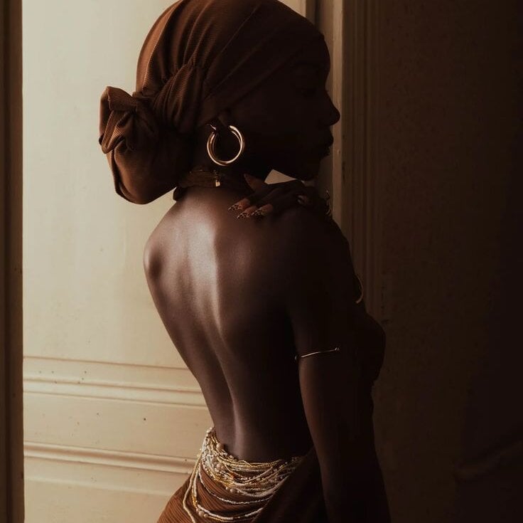 sexlivecamsites.com noiredalia livesex profile in underneath-the-stairs cams