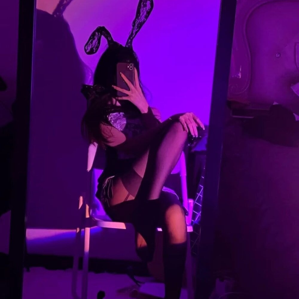 iluvcams.com qiqi-01 livesex profile in from-the-root cams