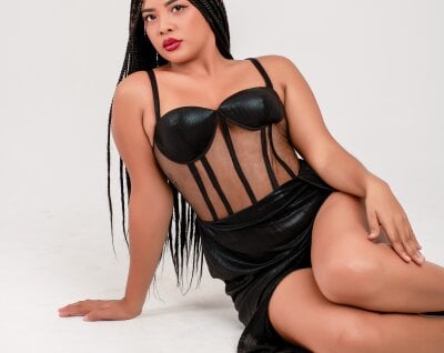 Keylee_Palm - curvy ebony