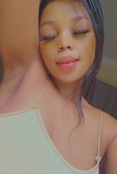 rounderousbee 🔉 webcam