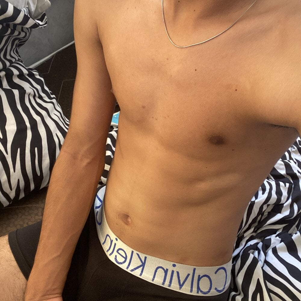 muchachito18 from stripchat