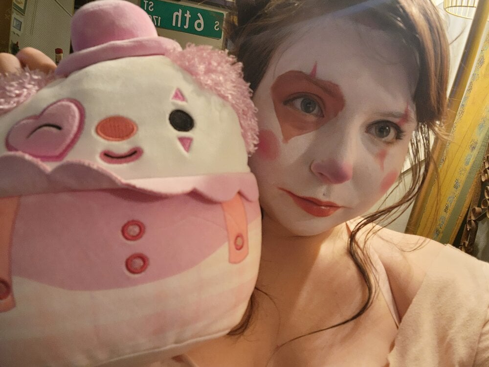 stripchat cupcakeclown webcam profile pic via sexlivecamsites.com