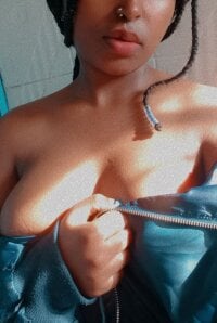 Squirt_house01's Live Sex Cam Show