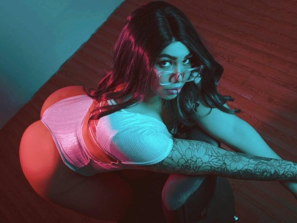 Molly_Roberts profile