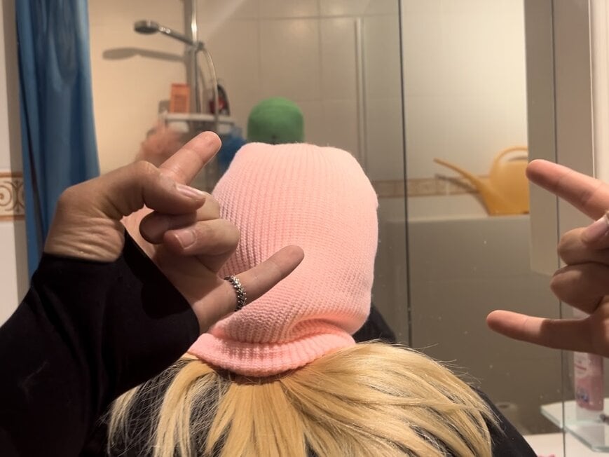 Live sex webcam photo for gaddar_21 #290062580