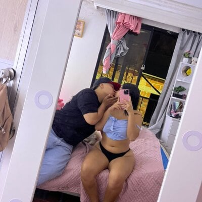 Amara_and_Sara_Love