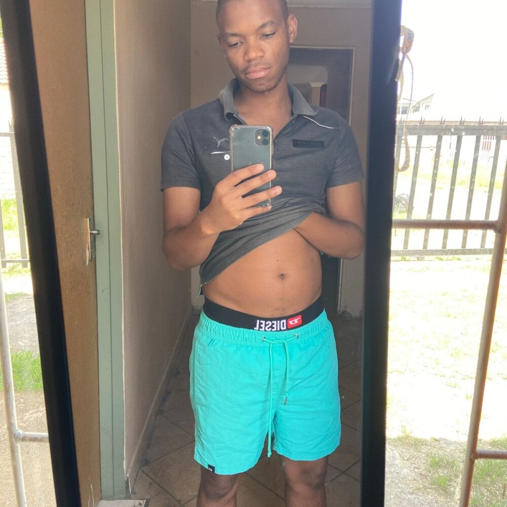 Omphile_14 profile