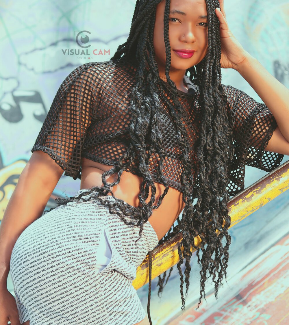 Live sex webcam photo for Harmony19_ #290050323