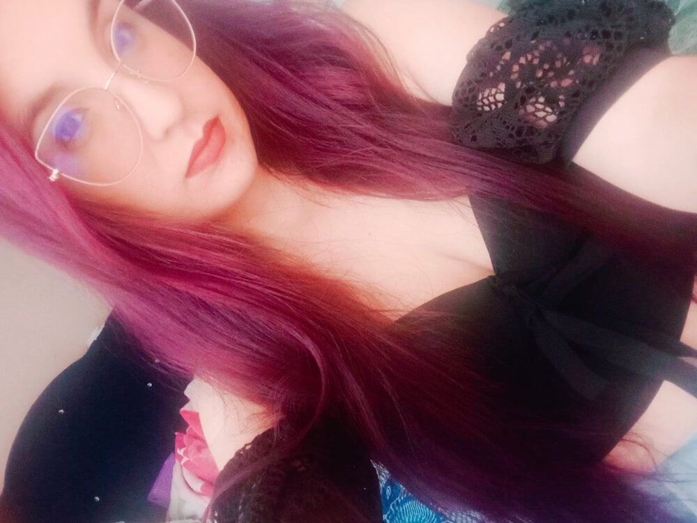 iluvcams.com alyah_1-2 livesex profile in granny cams