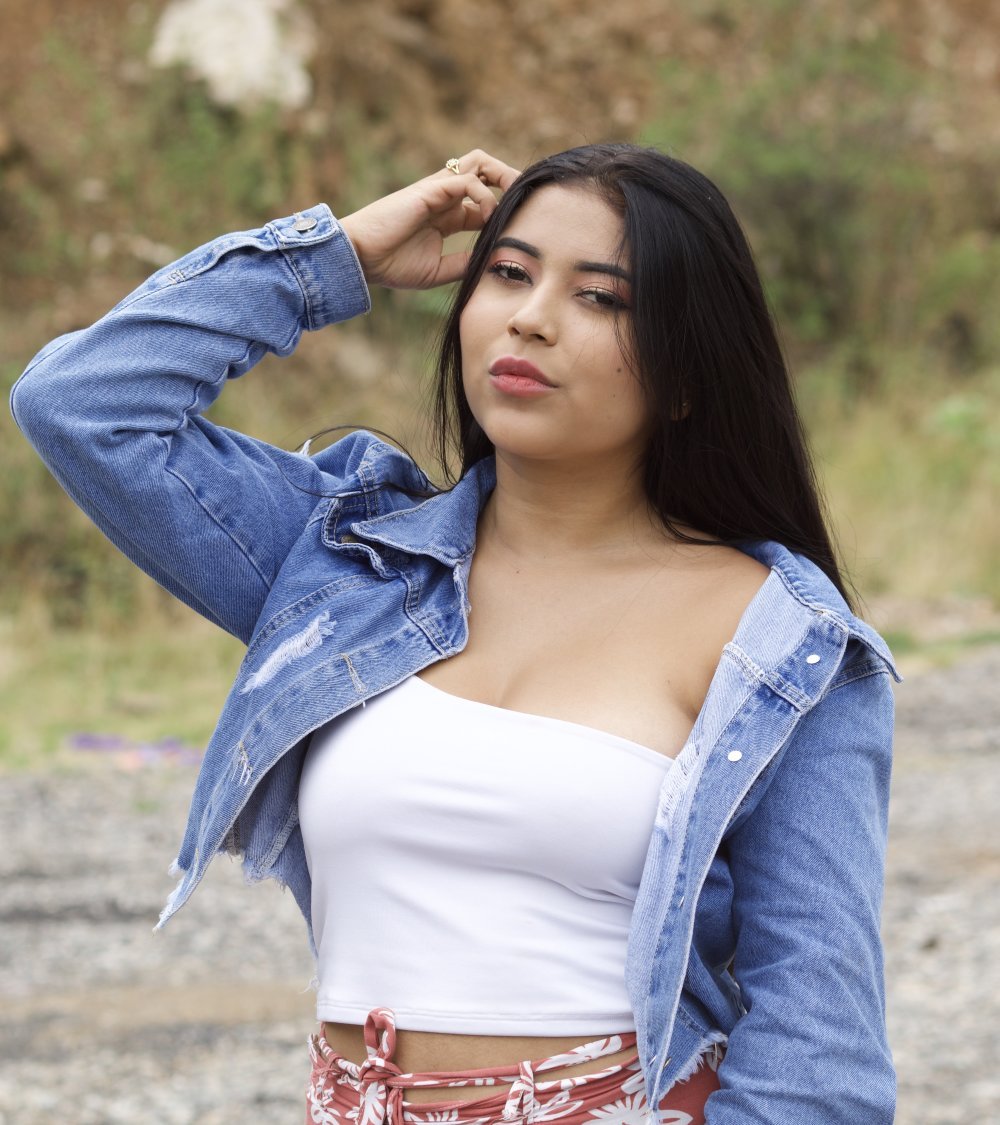 Live sex webcam photo for JuliethBautiste #288349136