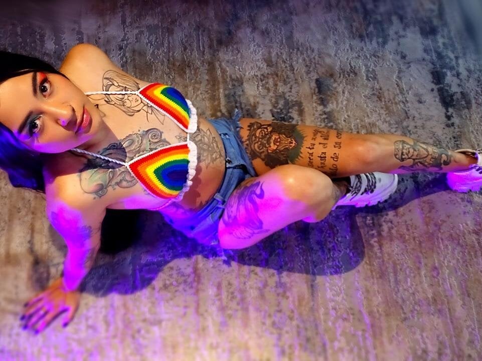 iluvcams.com hanna_moore10 livesex profile in somewhere-where-a-lot-of-love cams