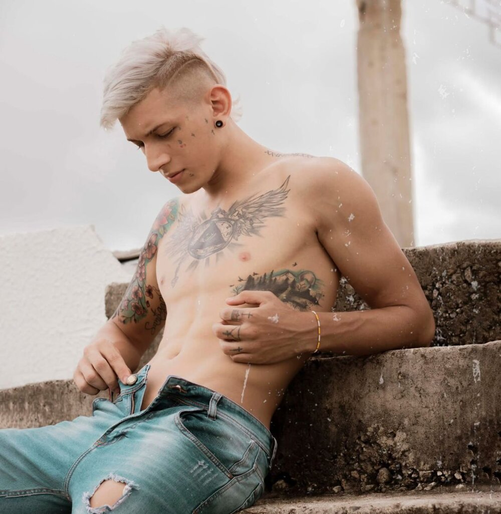 Handsomeboys18's Offline XXX Chat