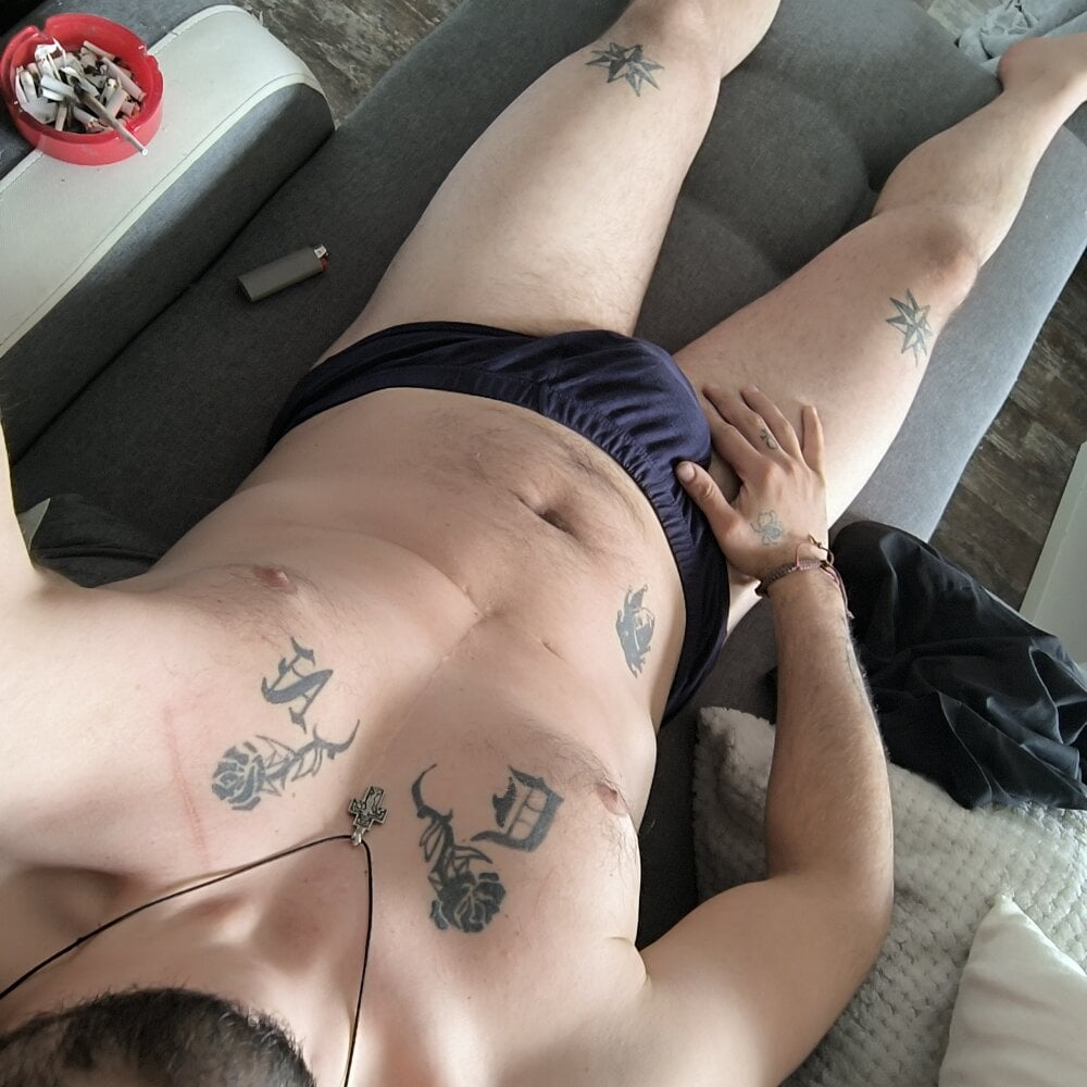 Ugren97 Offline XXX-Chat