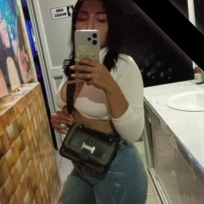luna_chia from stripchat