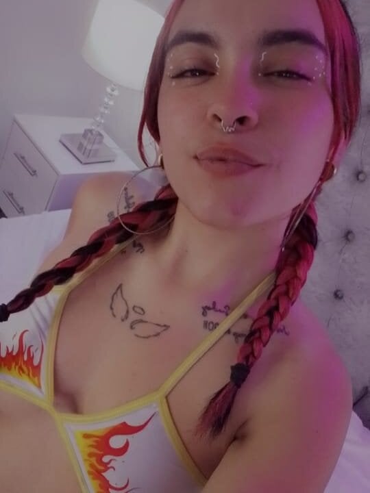 stripchat inferlucypiel webcam profile pic via livesextrans.com