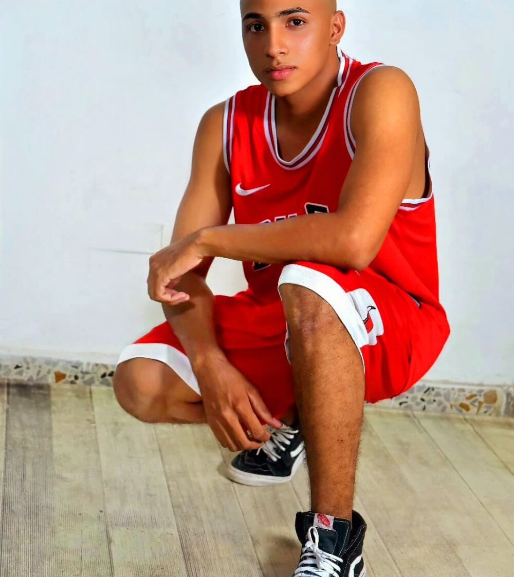 Bastian_Fit Offline XXX Chat