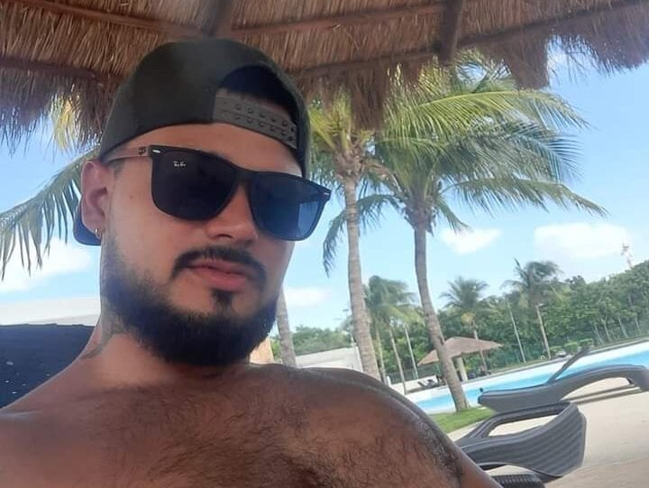 Handsomen69's Offline XXX Chat