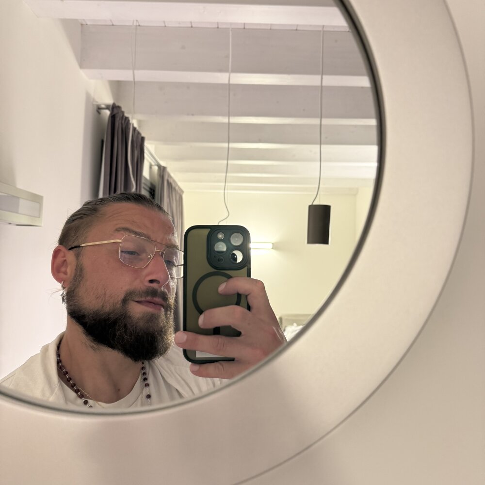 White-and-black's Offline XXX Chat