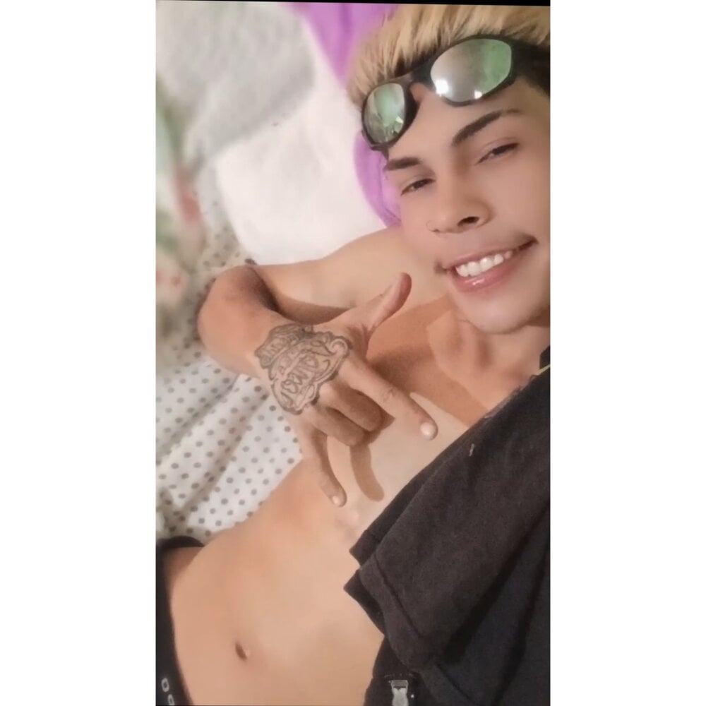 BRUNOVRAU's Offline XXX Chat