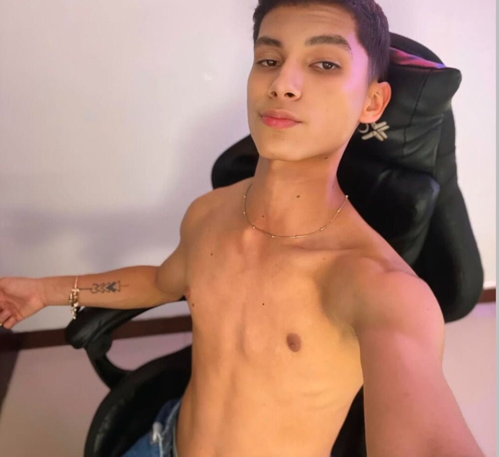 Elliot_stone profile