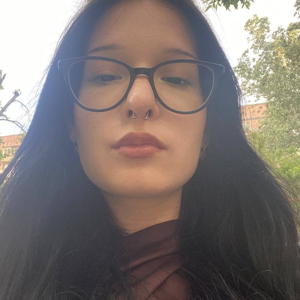AlicaMoons live cam model at StripChat