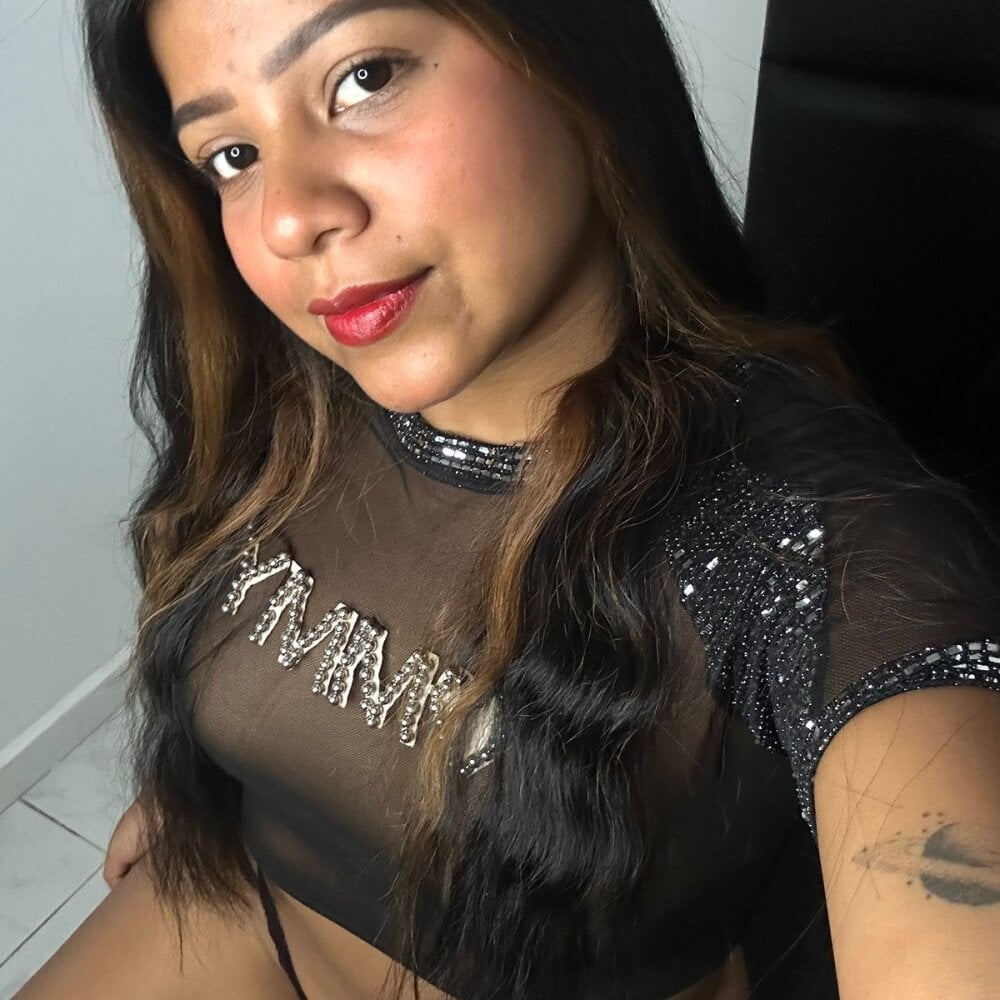 watchgirlcam.com lina_villada livesex profile in curvy cams
