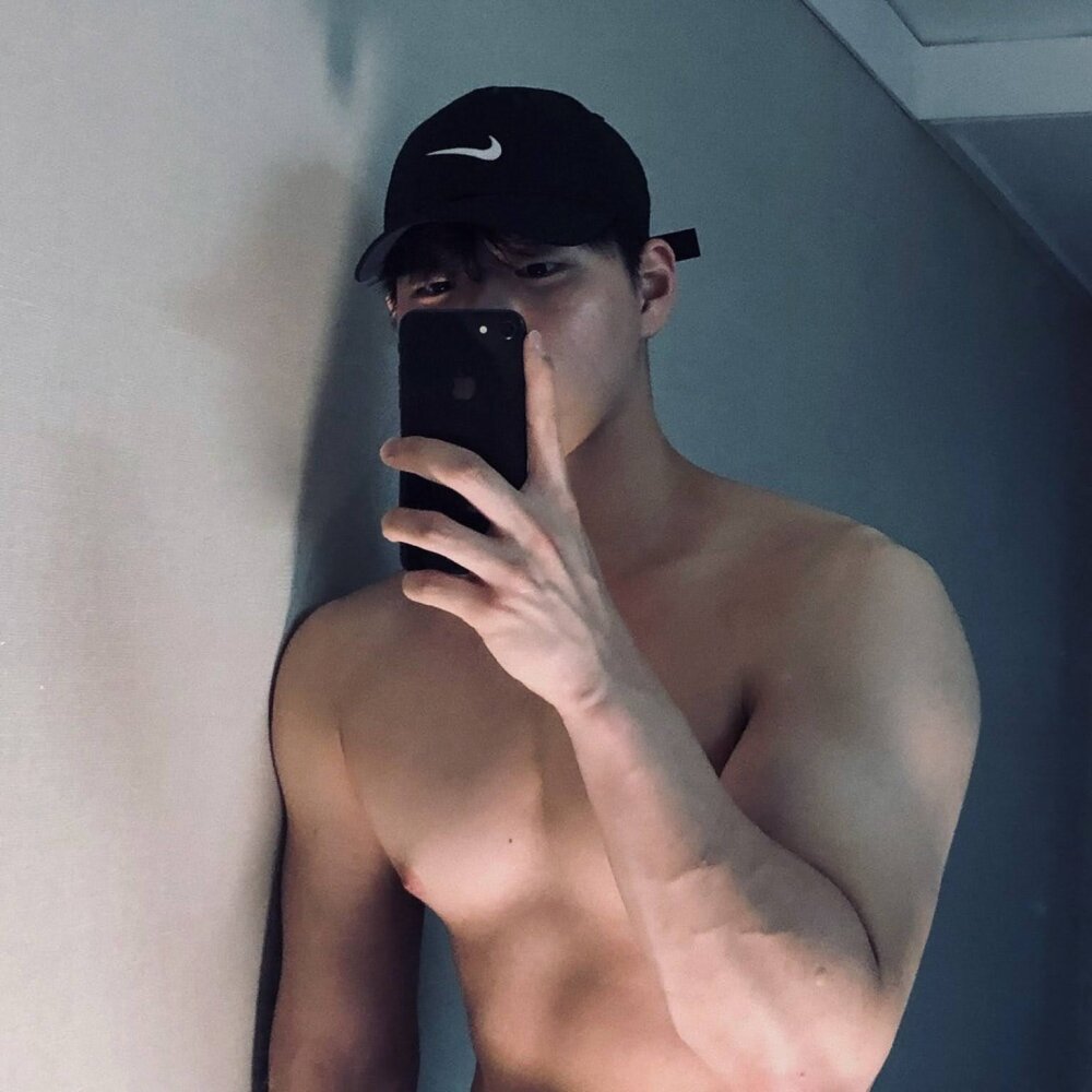 Aiden1373's Offline XXX Chat