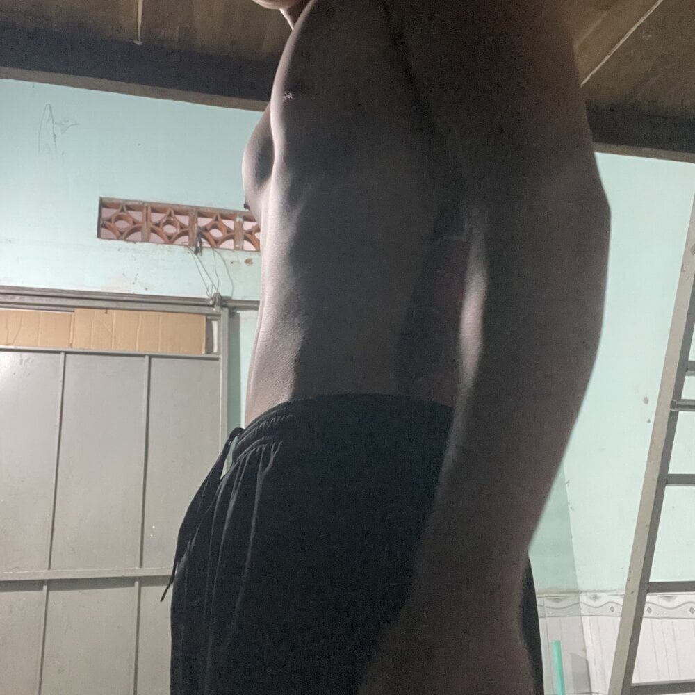 trongxx11's Offline XXX Chat