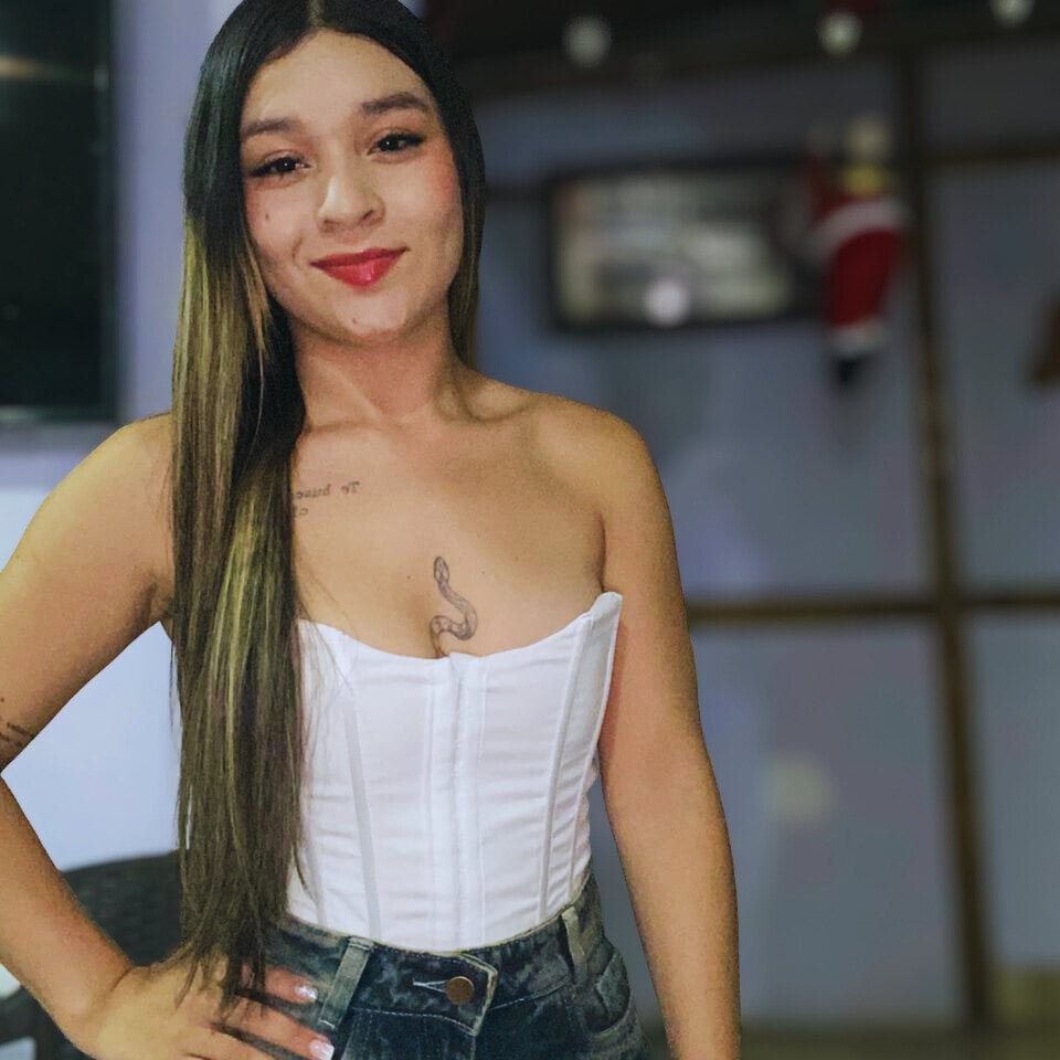 pornos.live xluvia_nyx livesex profile in latino cams