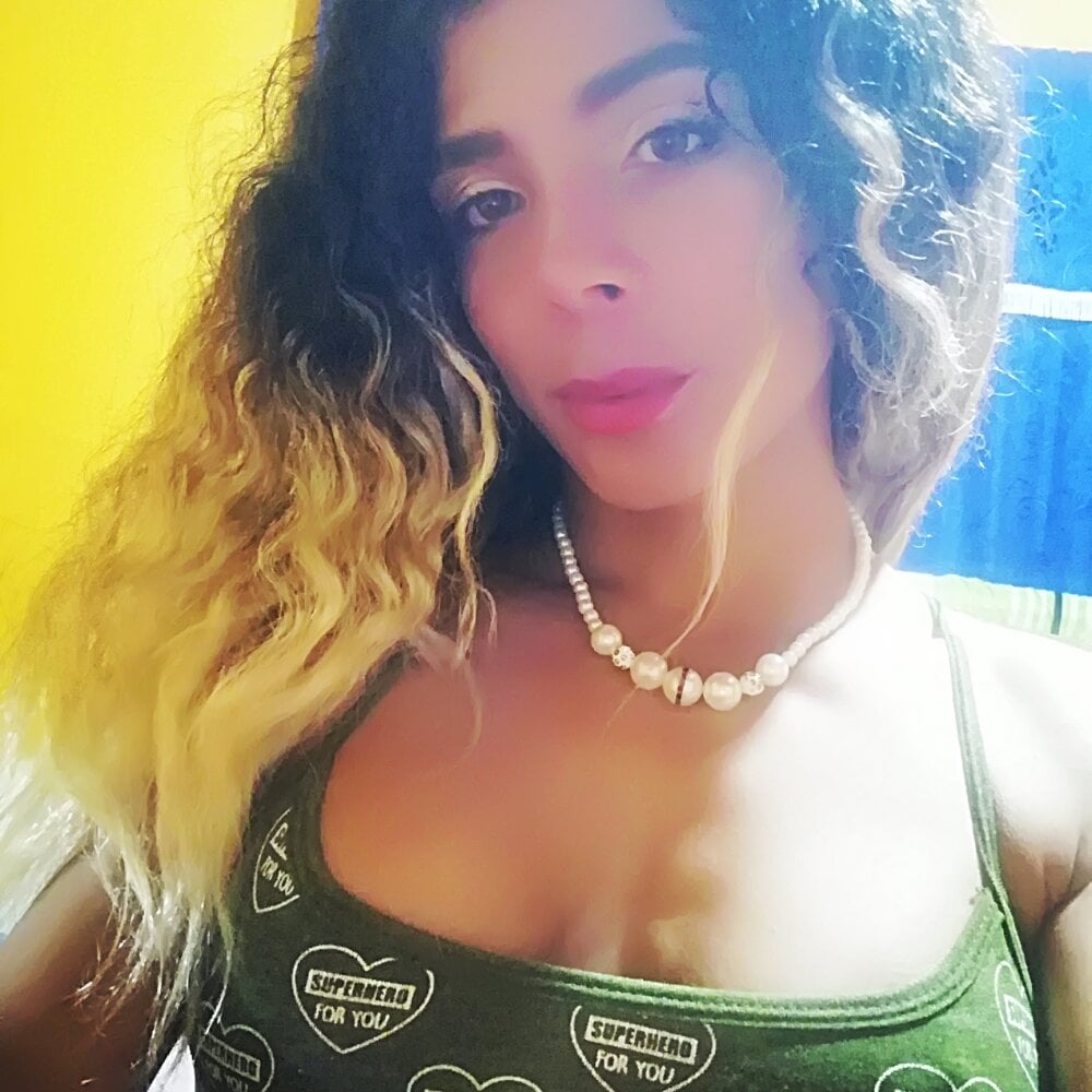 Nadia_Monroe live cam model at StripChat