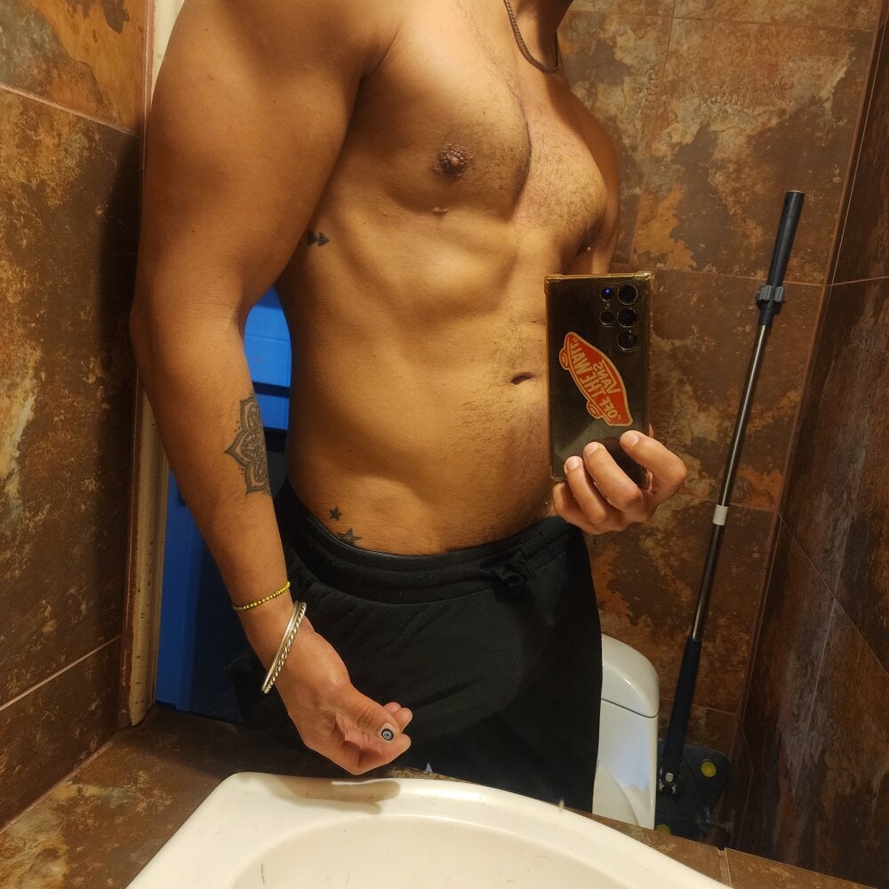 heroos21 from stripchat