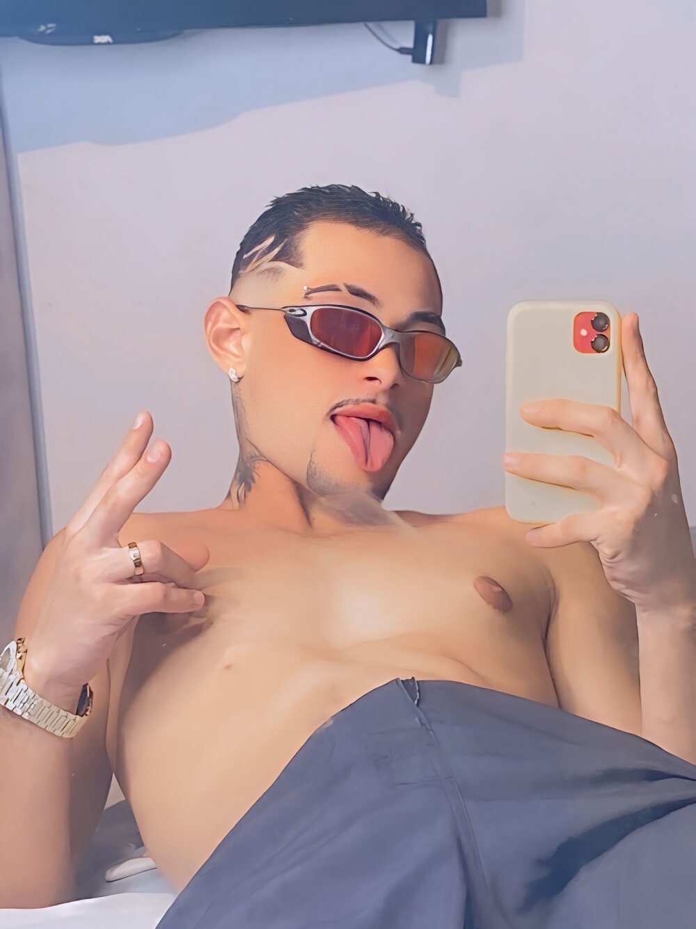 novinho_dott from stripchat