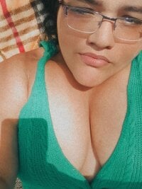 Katty_Madisson's Offline Chat Room