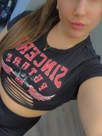 skyyisthelimitee's Offline XXX Chat