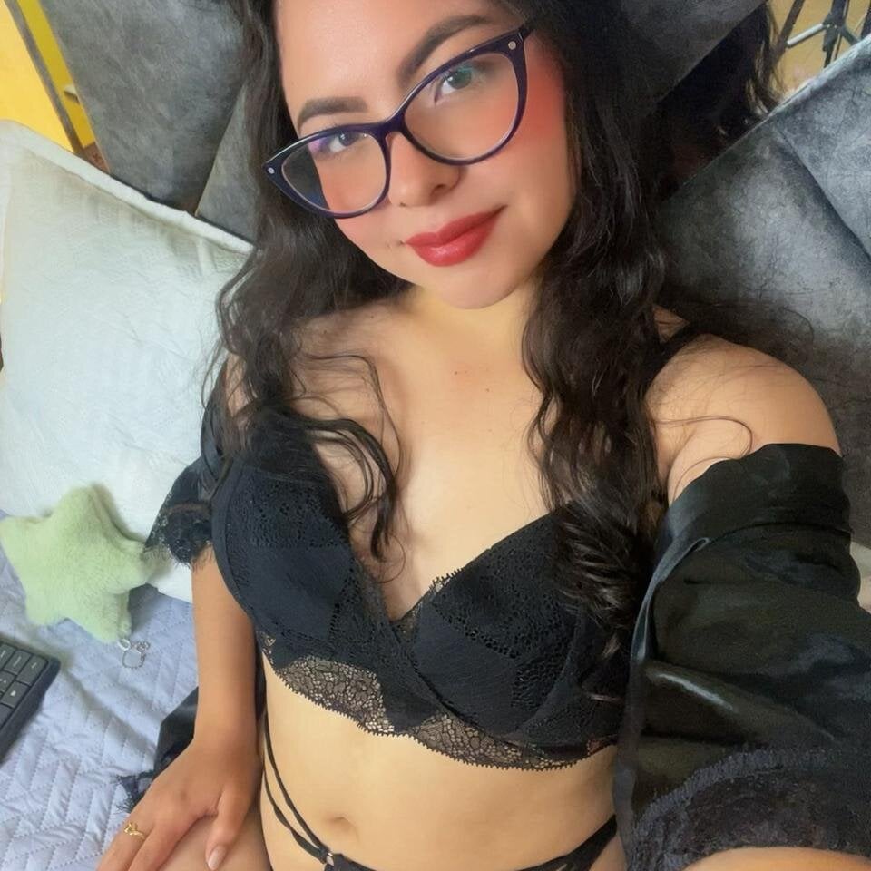 sexcams-joy.com saphiralux livesex profile in latino cams