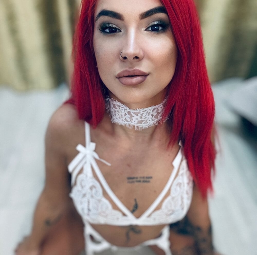 glamcambabes.com tinkarbell21 livesex profile in you-know-where-you-are cams