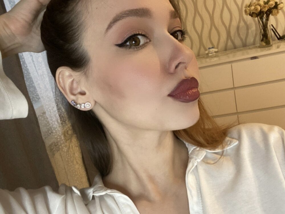 Sexy_Alexia69 live cam model at StripChat