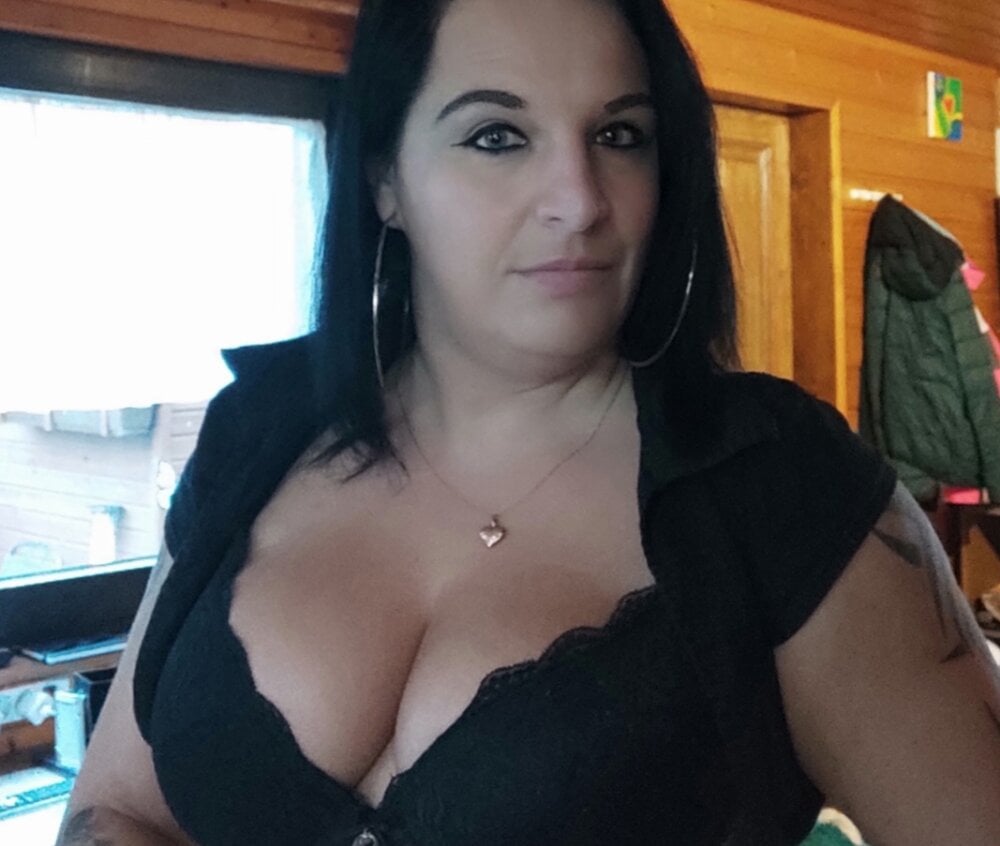 Live sex webcam photo for Lusi3007 #290054872