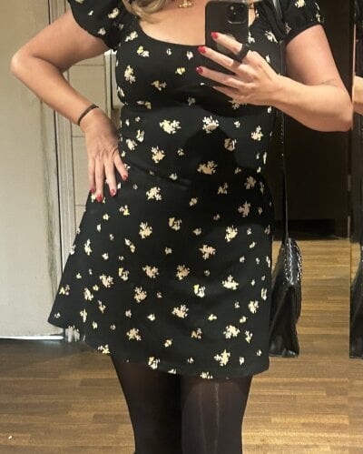 SydneyNoir Live Cam on StripChat