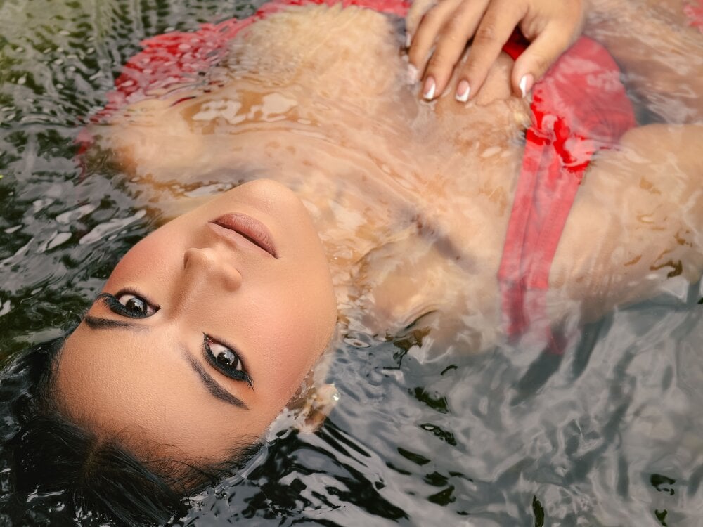 livestrip-joy.com nicol-bonny livesex profile in english cams